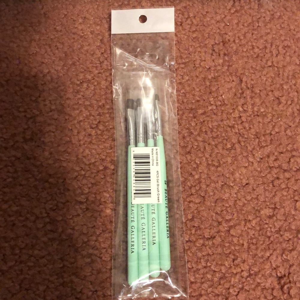 Beauty Galleria 4 piece🥳2xHP🥳Green Gel Brushes